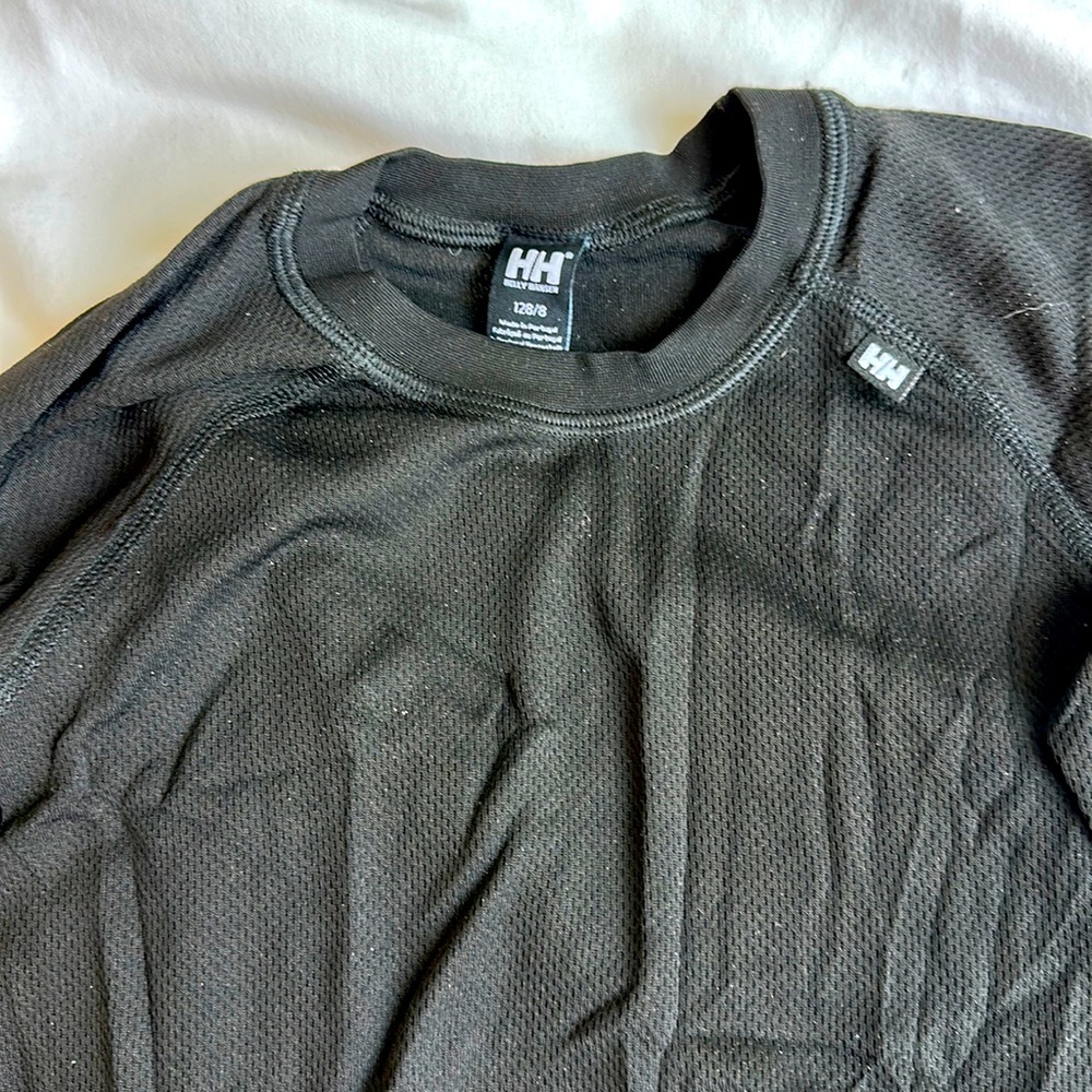 Helly Hansen kids base layer. Top and bottom. Size 128/8
